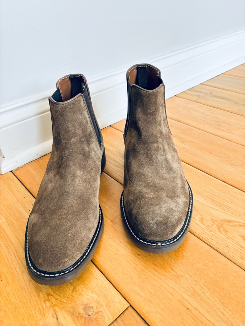 🌟NWOB•Clarks Men's Suede Chelsea Boots - Taupe Brown•Sz 8.5